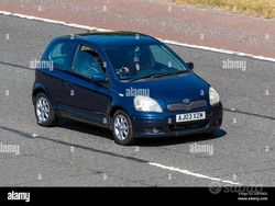 Blu Usata 2001 Toyota Yaris Tre volumi | 1000 € (Buon prezzo)