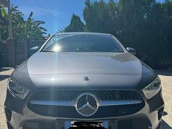 Grigio Usata 2019 Mercedes A180 Tre volumi | 22.000 € (Buon prezzo)