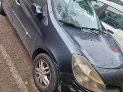 Grigio Usata 2006 Renault Clio II Due volumi | 900 €