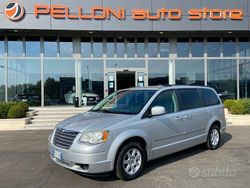 Argento Usata 2010 Chrysler Grand Voyager Touring Monovolume | 6950 € (Cara)