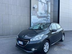 Grigio Usata 2014 Peugeot 208 Allure Due volumi | 5700 € (Buon prezzo)