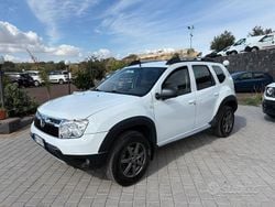 Bianco Usata 2011 Dacia Duster Lauréate SUV | 7300 € (Buon prezzo)