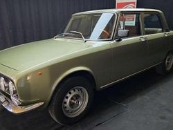 Verde oliva Usata 1974 Alfa Romeo 2000 Tre volumi | 22.900 €