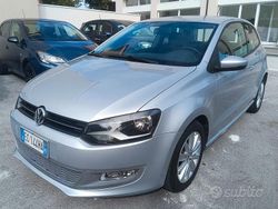 Grigio Usata 2010 VW Polo Highline Tre volumi | 5490 € (Buon prezzo)