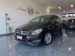 Nero ossidiana Usata 2015 Mercedes B180 Monovolume | 10.400 € (Buon prezzo)