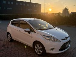 Bianco Usata 2011 Ford Fiesta Due volumi | 2500 € (Ottimo prezzo)