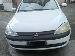 Usata 2001 Opel Corsa Club Tre volumi | 950 € (Ottimo prezzo)
