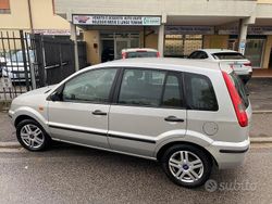 Argento Usata 2004 Ford Fusion Tre volumi | 1500 € (Buon prezzo)