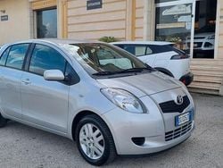Argento Usata 2007 Toyota Yaris Sol Tre volumi | 4900 € (Buon prezzo)