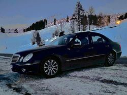 Blu Usata 2007 Mercedes E200 Elegance Tre volumi | 9500 €