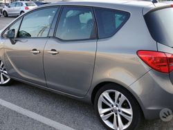 Grigio Usata 2014 Opel Meriva Monovolume | 4800 € (Buon prezzo)