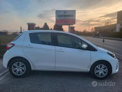 Bianco Usata 2018 Toyota Yaris Cool Tre volumi | 9800 € (Buon prezzo)