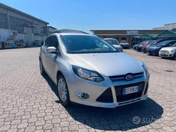 Grigio Usata 2014 Ford Focus Titanium Tre volumi | 6900 € (Ottimo prezzo)