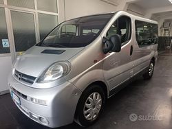 Grigio Usata 2004 Opel Vivaro Monovolume | 7900 € (Ottimo prezzo)