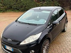 Nero Usata 2009 Ford Fiesta Titanium Tre volumi | 2500 €