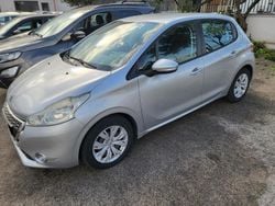 Argento Usata 2015 Peugeot 208 Due volumi | 5490 €