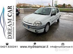 Bianco Usata 2001 Renault Clio II Expression Tre volumi | 1000 € (Cara)