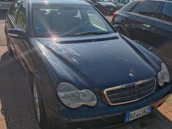 Usata 2002 Mercedes C220 Classic Tre volumi | 3200 € (Buon prezzo)