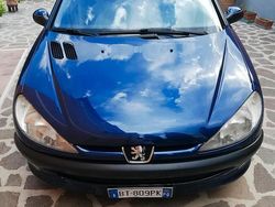 Blu/azzurro Usata 2001 Peugeot 206 Tre volumi | 1500 € (Buon prezzo)