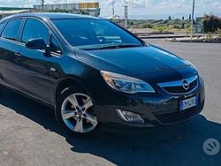 Nero Usata 2013 Opel Astra Tre volumi | 3500 € (Buon prezzo)