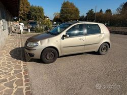 Giallo Usata 2007 Fiat Punto Classica Tre volumi | 800 €