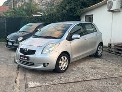 Grigio Usata 2007 Toyota Yaris Tre volumi | 4400 € (Buon prezzo)