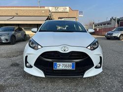 Bianco Usata 2023 Toyota Yaris Active Tre volumi | 13.500 € (Buon prezzo)