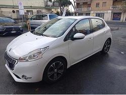 Grigio Usata 2015 Peugeot 208 Allure Due volumi | 7300 € (Buon prezzo)