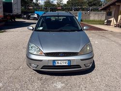 Grigio Usata 2004 Ford Focus Station wagon | 1800 € (Cara)