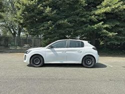 Bianco Nuova 2025 Peugeot 208 Style Due volumi | 16.900 € (Super prezzo)