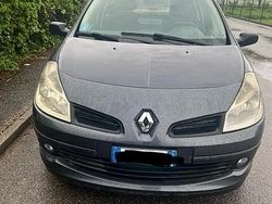 Usata 2005 Renault Clio III Tre volumi | 2200 €