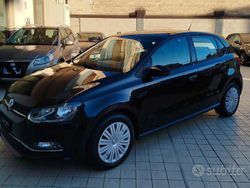 Nero Usata 2015 VW Polo Comfortline Tre volumi | 7500 € (Buon prezzo)