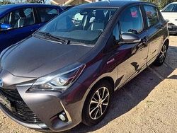 Grigio Usata 2018 Toyota Yaris Hybrid Due volumi | 13.500 € (Cara)