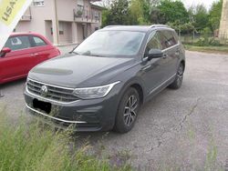 Grigio topo Usata 2023 VW Tiguan Life SUV | 28.000 € (Super prezzo)