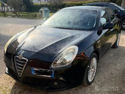 Nero Usata 2012 Alfa Romeo Giulietta Exclusive Tre volumi | 6500 € (Cara)