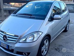 Grigio Usata 2011 Mercedes A160 Edition Tre volumi | 4900 € (Buon prezzo)