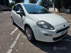 Bianco Usata 2014 Fiat Punto Tre volumi | 2950 € (Ottimo prezzo)