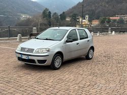 Grigio Usata 2009 Fiat Punto Tre volumi | 2200 € (Buon prezzo)