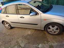 Usata 2004 Ford Focus Tre volumi | 650 €