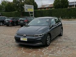 Grigio Usata 2021 VW Golf VIII Style Tre volumi | 21.800 € (Buon prezzo)