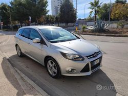 Grigio Usata 2012 Ford Focus Titanium Tre volumi | 6500 € (Buon prezzo)
