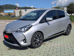 Argento Usata 2018 Toyota Yaris Active Tre volumi | 10.500 € (Buon prezzo)
