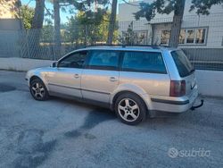 Grigio Usata 2002 VW Passat Station wagon | 1400 € (Buon prezzo)