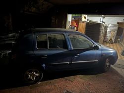 Usata 2002 Renault Clio II Authentique Tre volumi | 1000 € (Ottimo prezzo)