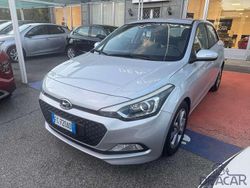Grigio Usata 2015 Hyundai i20 Comfort Tre volumi | 8950 € (Buon prezzo)