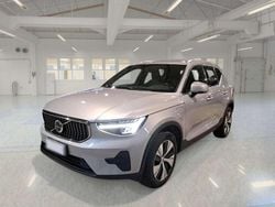 Argento Usata 2022 Volvo XC40 Core SUV | 24.950 € (Buon prezzo)