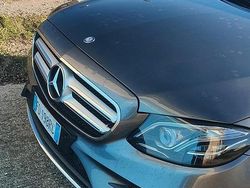 Grigio Usata 2016 Mercedes E220 Tre volumi | 17.500 € (Molto cara)