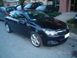Nero Usata 2005 Opel Astra GTC Cosmo Tre volumi | 4999 € (Cara)