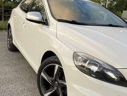 Bianco Usata 2015 Volvo V40 R-Design Kinetic Station wagon | 7500 € (Buon prezzo)