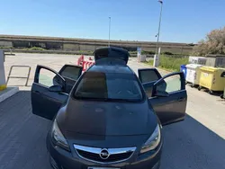 Usata 2011 Opel Astra Design Edition Tre volumi | 3800 € (Super prezzo)
